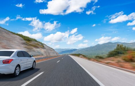 dangerous-driving-overtaking-over-a-singular-continuous-dividing-line-passing-to-the-right-of-a-right-turning-vehicle